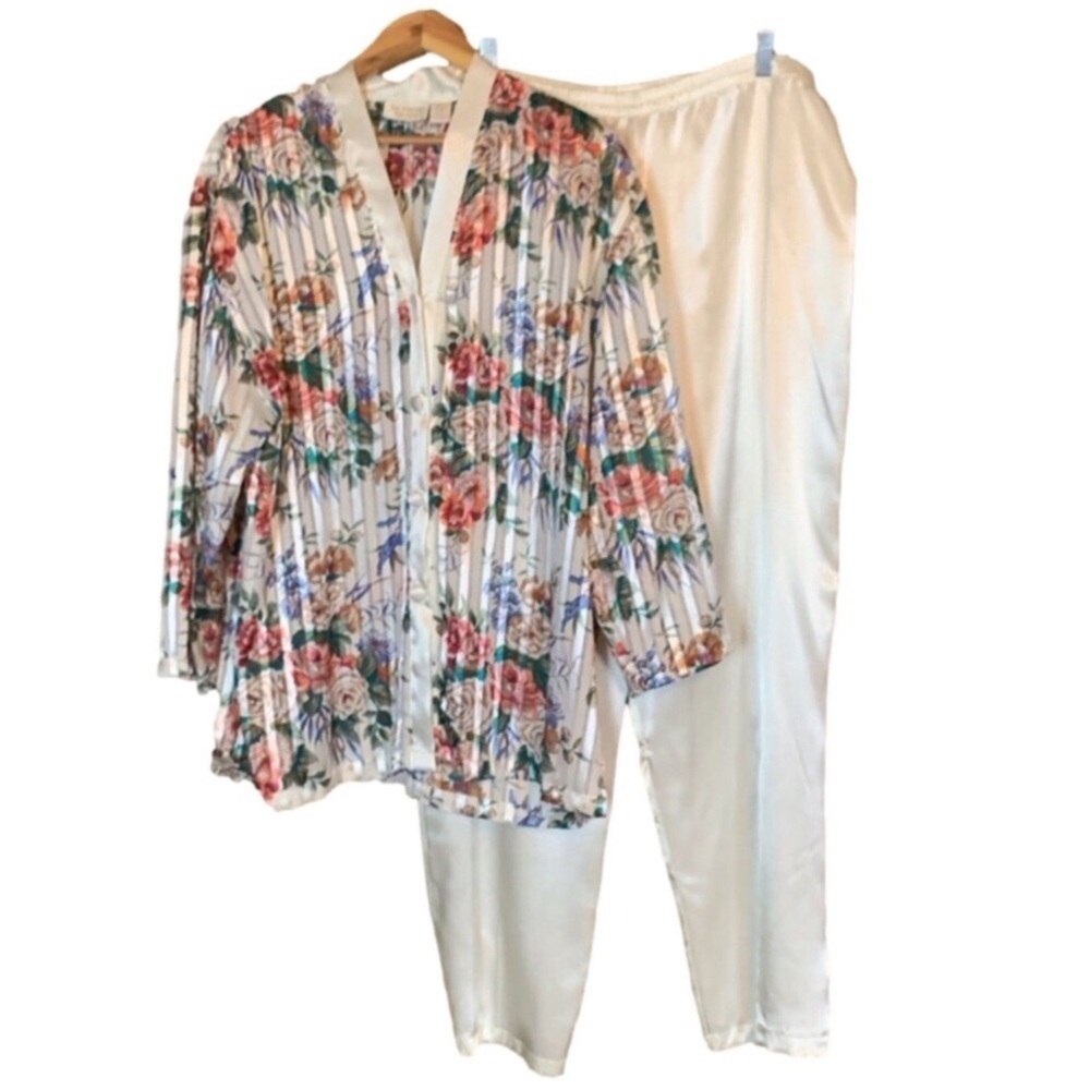 Vintage Victoria’s Secret Gold Label floral pajama set Size Large